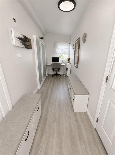 Foto del edificio - 5361 Orchard Hill Dr