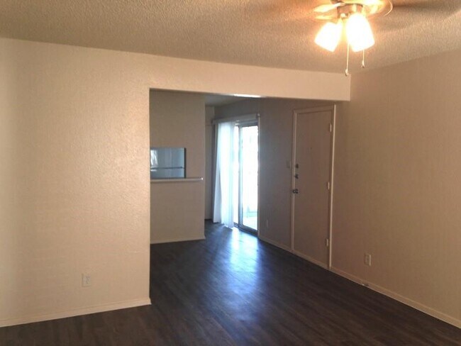 Building Photo - 1710 Ledgewood Dr