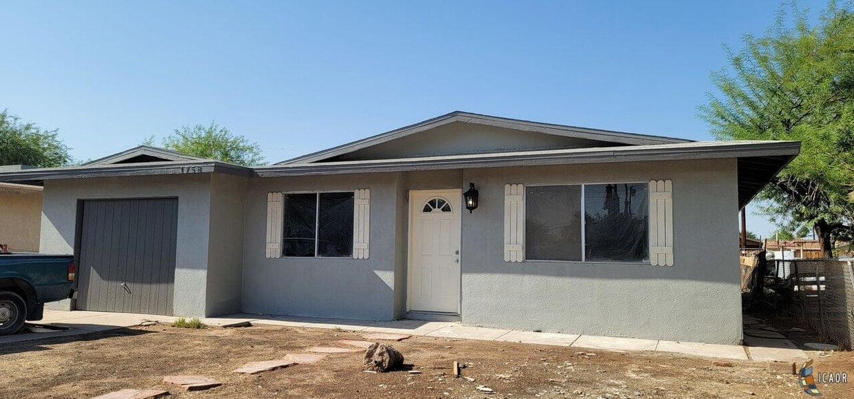 Primary Photo - 1758 W Rio Vista