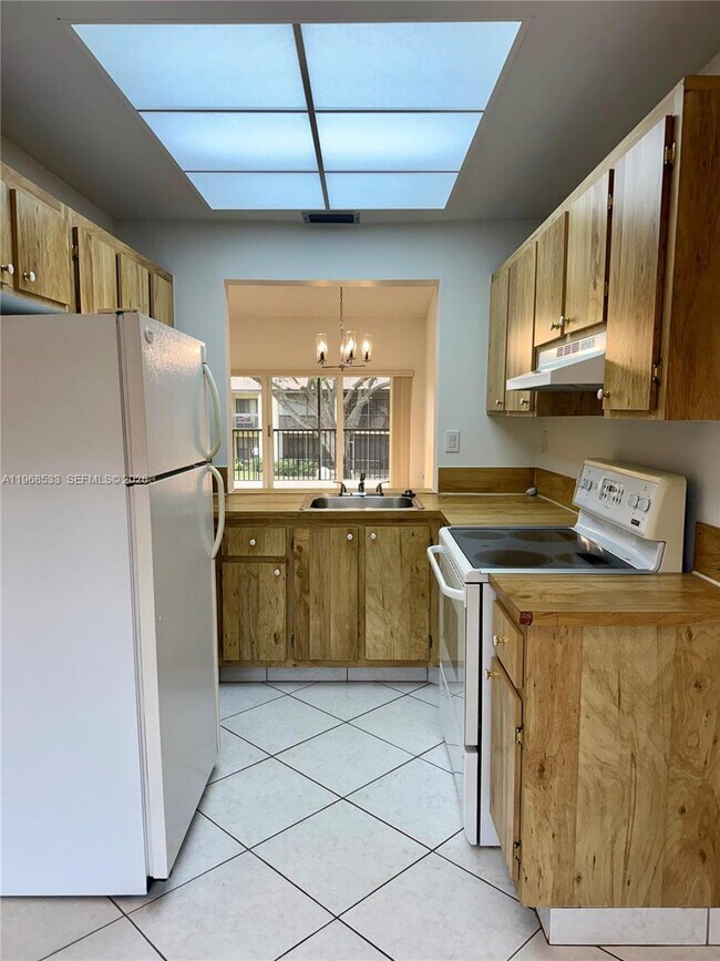 Foto del edificio - 1953 SW 15th St