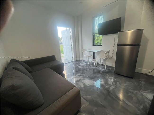Foto del edificio - 1824 NW 49th St