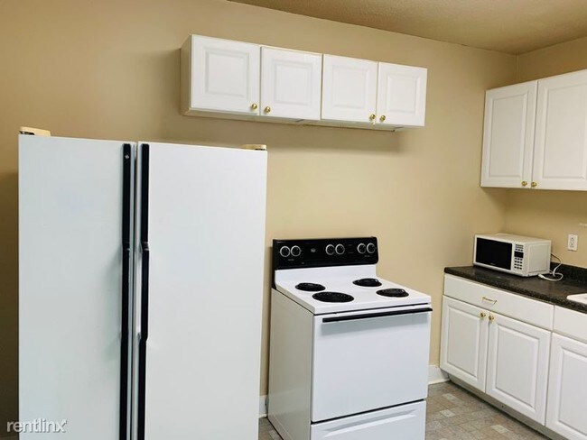 Foto del edificio - 2 br, 1 bath Apartment - 330 4th St E Unit E