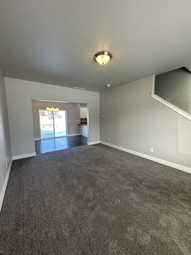 Foto del edificio - Beautiful 4 bed 2.5 bath home in the Summerfield Subdivision