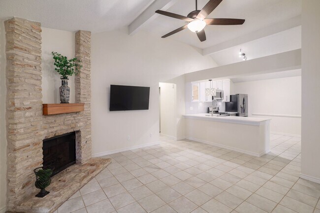 Foto del edificio - Freshly Renovated! Great Location! Such a sweet home