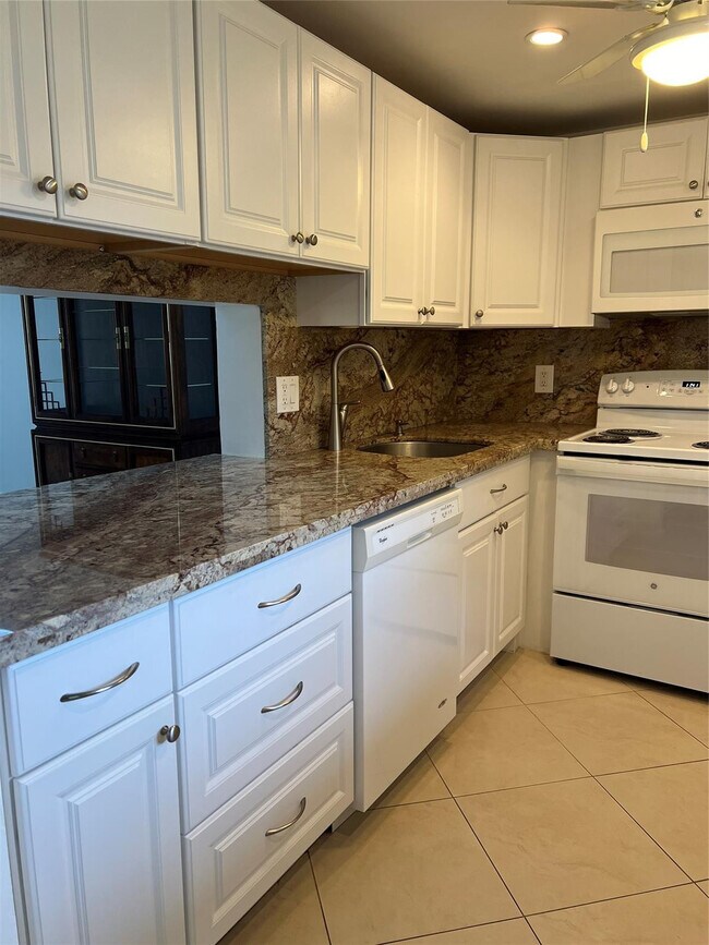 Foto del edificio - 2615 NE 3rd Ct