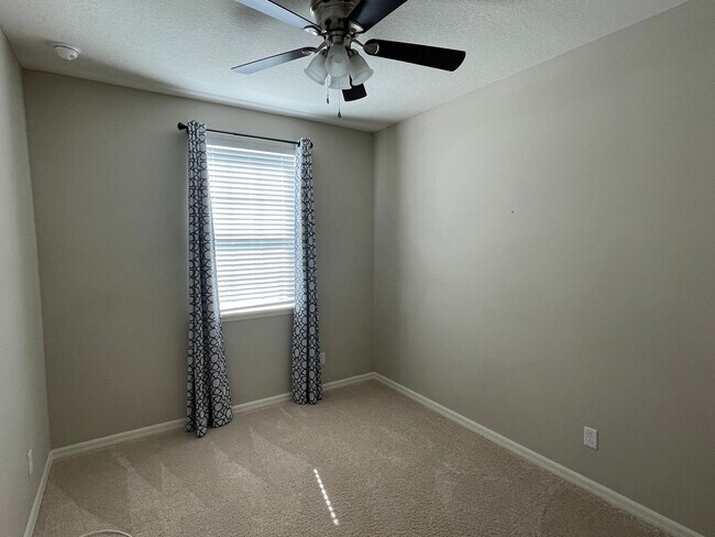 Building Photo - 1077 Amber Leaf Trail, Wesley Chapel, FL 3...