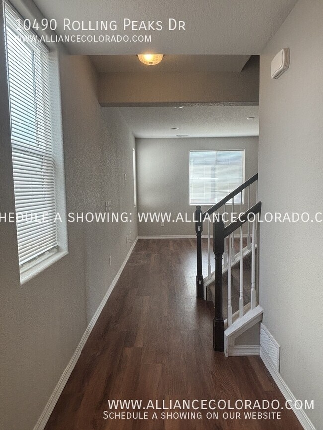 Foto del edificio - 10490 Rolling Peaks Dr