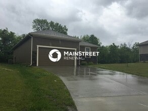 Building Photo - 213 NE Kim Ct