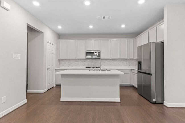 Foto del edificio - 9511 Towne Lake Pkwy