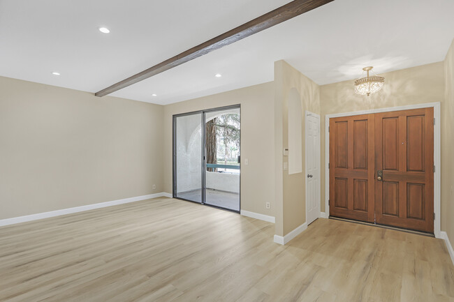 Building Photo - 5346 Zelzah Ave