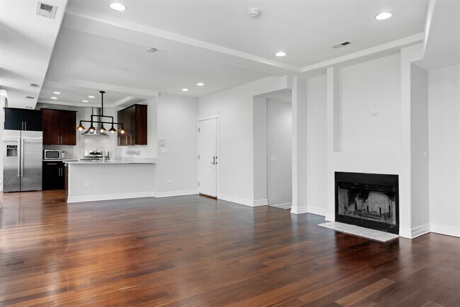 Foto del edificio - 323 W Webster Ave
