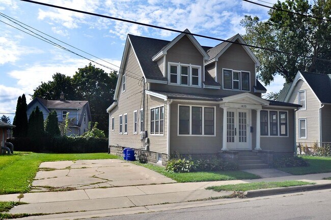 Foto del edificio - 1823 Hutchins Ave