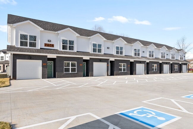 Building Photo - 750 Tracy Lane