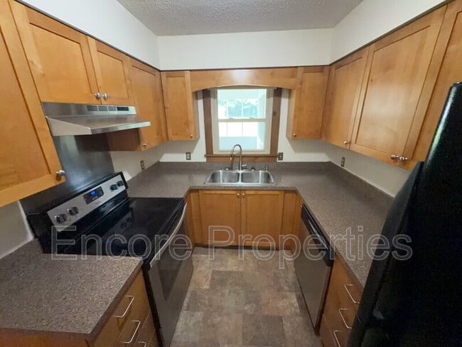 Building Photo - 1125 Bermuda Run