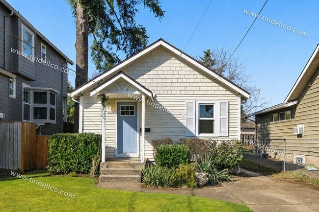 Building Photo - Charming 1-Bedroom Home in Portsmouth with A/C, Fenced Yard & Off-Street Parking