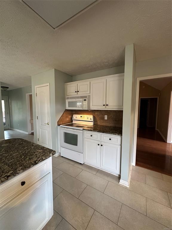 Foto del edificio - 924 Silver Creek Cir