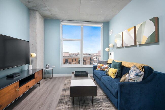 Building Photo - Luxury Penthouse in River West