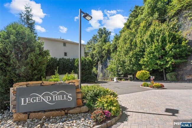 Foto del edificio - 7 Legend Hills Dr