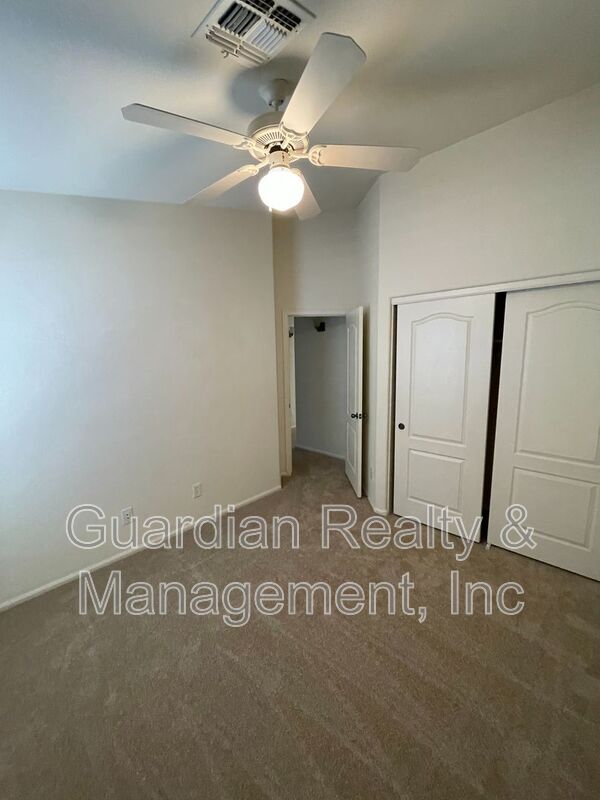 Foto del edificio - 2427 W Oberlin Way