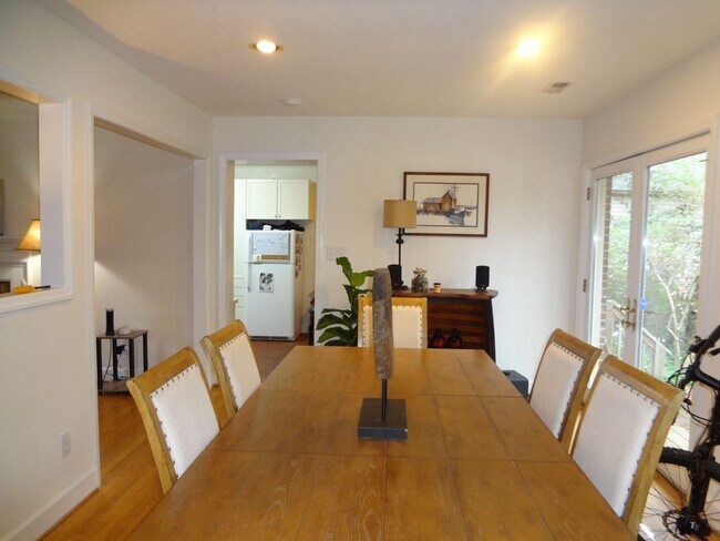 Building Photo - Brick Ranch with Private Deck Near UNC Hospitals