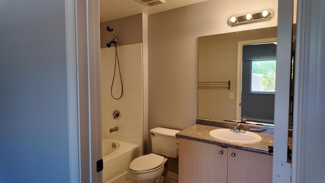 Building Photo - 250 Crestwood Cir