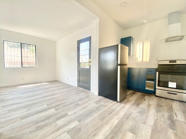 Building Photo - 2822 Darwin Ave