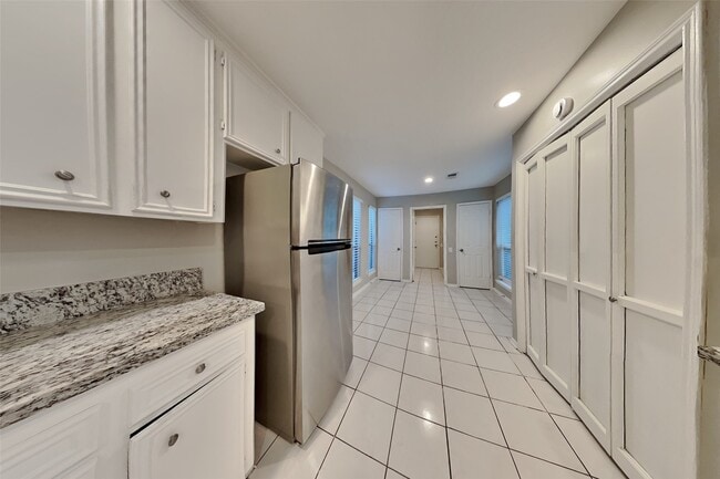 Foto del edificio - 6302 Crakston St