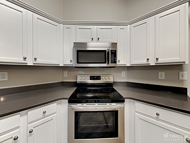 Foto del edificio - 8800 Willow Crest Dr