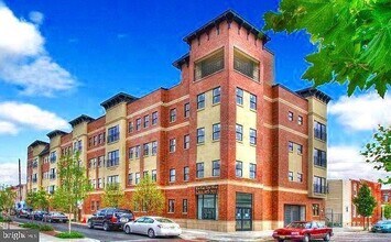 Building Photo - 700 New St