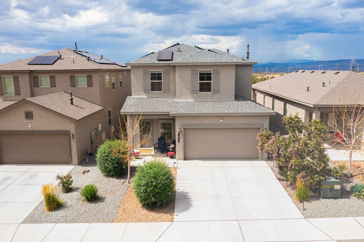Foto principal - For Rent | Unfurnished Home | 4 Bed / 2.5 ...