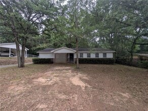 Building Photo - 1450 E Morlee Dr