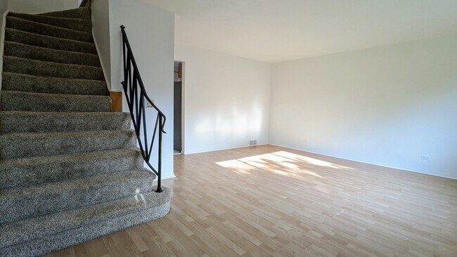 Building Photo - 19 E Judith Ann Dr