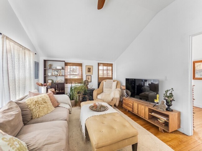 Foto del edificio - 944 Totoket Rd