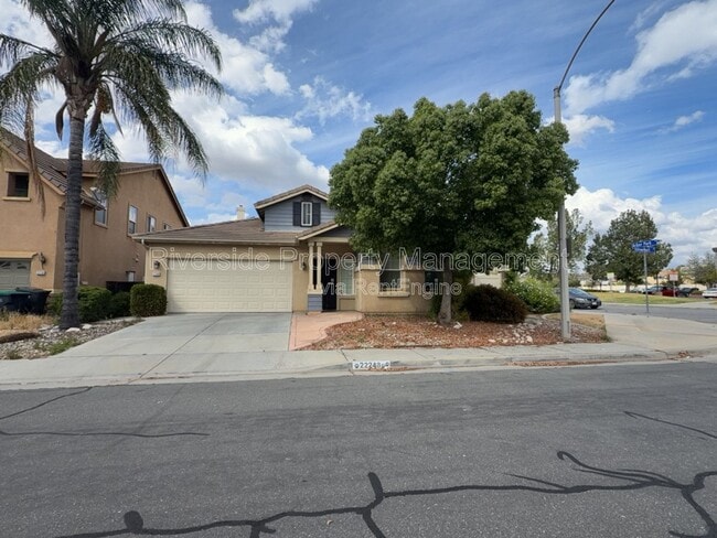 Foto del edificio - 22248 Silverbell Ln