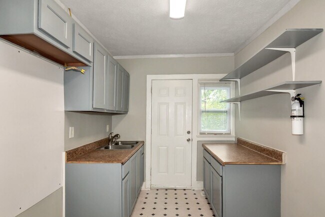 Building Photo - 2 br, 1 bath House - 172 First St SW