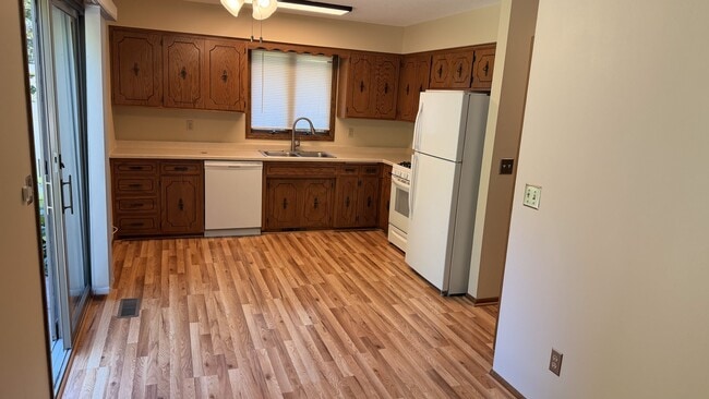 Building Photo - 127 Jerry Liefert Dr