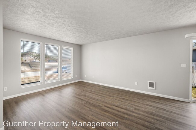 Foto del edificio - 11512 E Railroad Ave