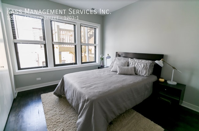Building Photo - 1203 W Addison St