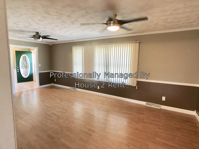 Foto del edificio - 3001 Edgewood Dr