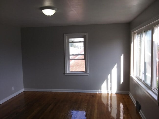 Living Room - 113 Circle Dr