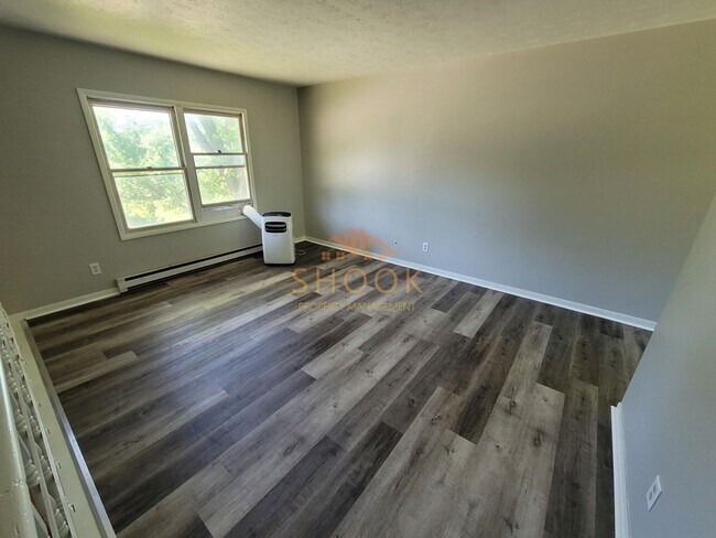 Foto del edificio - 3BR/2BA BI-LEVEL ON LAFAYETTE'S SOUTH SIDE