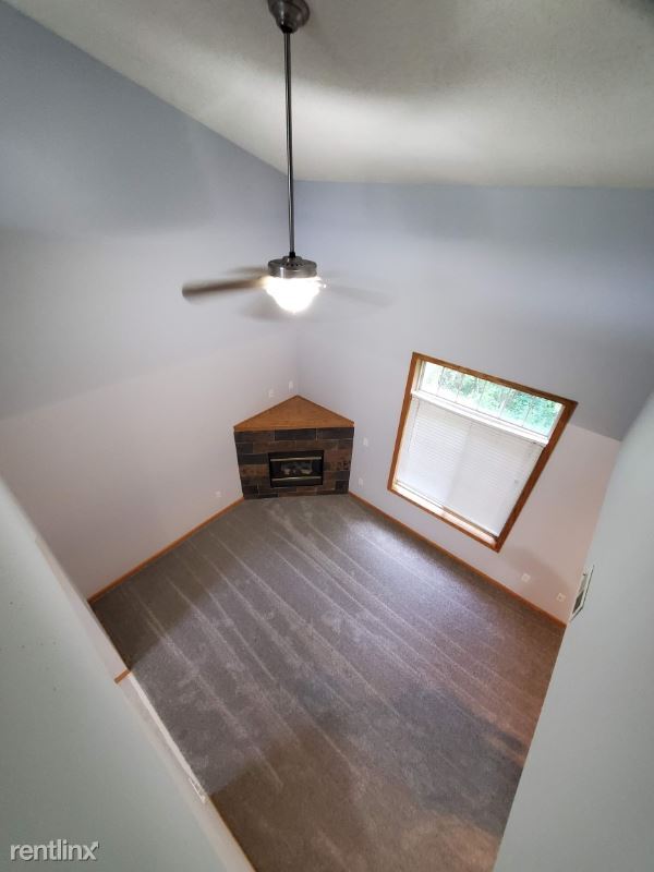 Building Photo - 2 br, 2.5 bath Townhome - 23173 iris avenue