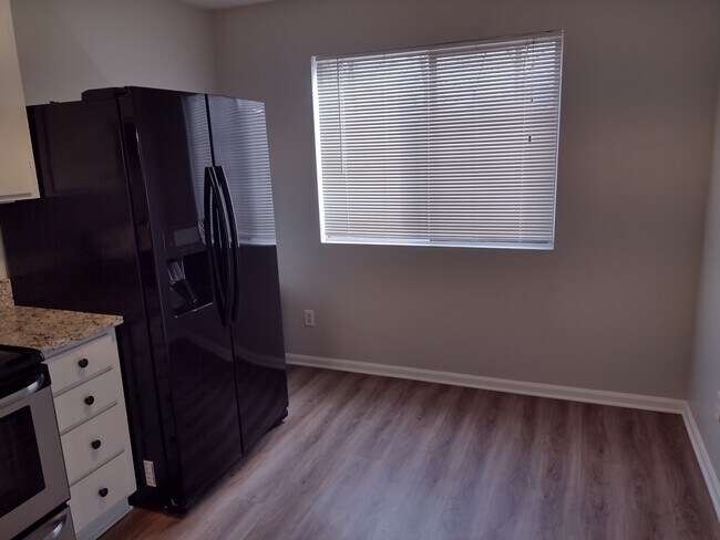 Building Photo - 1628 Cedarview Ct