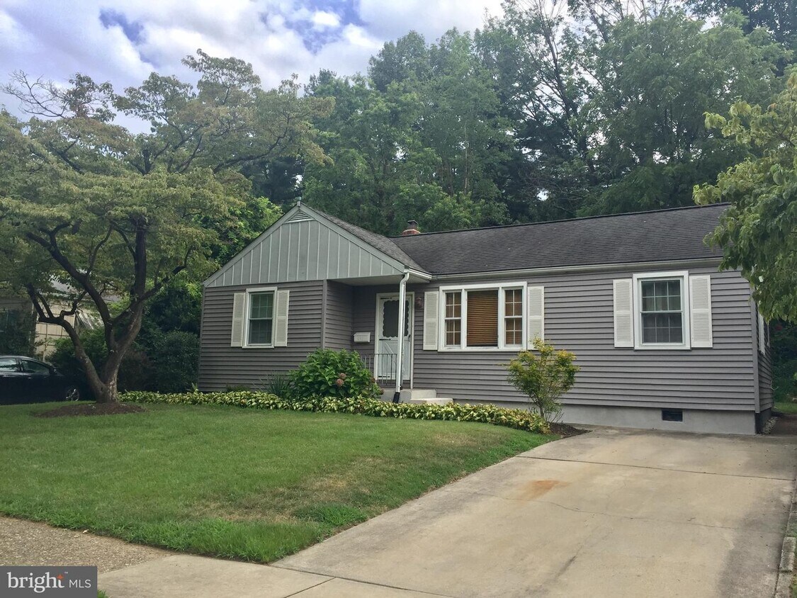 Primary Photo - 148 Edison Rd