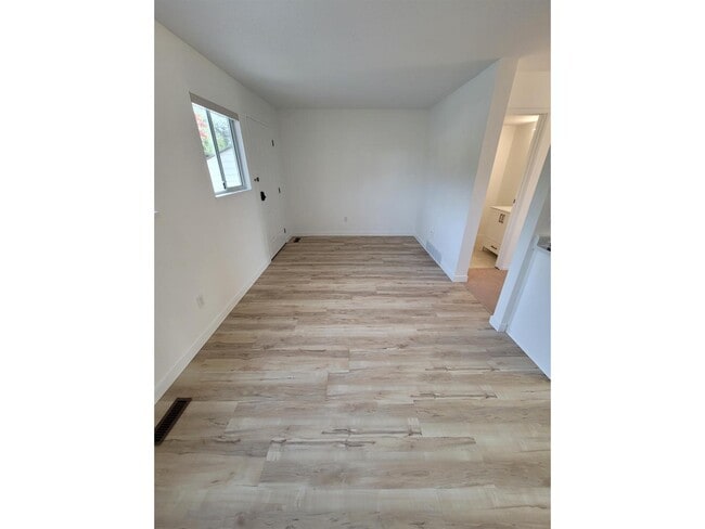 Building Photo - 27272-27232 52