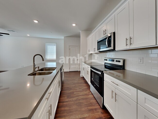 Foto del edificio - 285 Yasmin Daylily Place