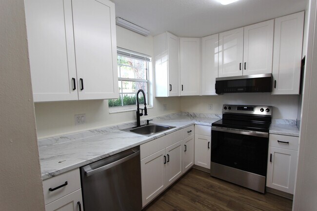 Building Photo - 2401 Gregory Dr