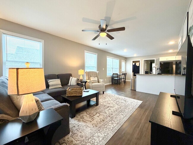 Foto del edificio - 925 Woody Hills Dr