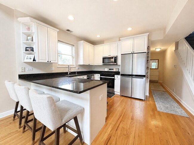 Building Photo - 2855 N Damen Ave
