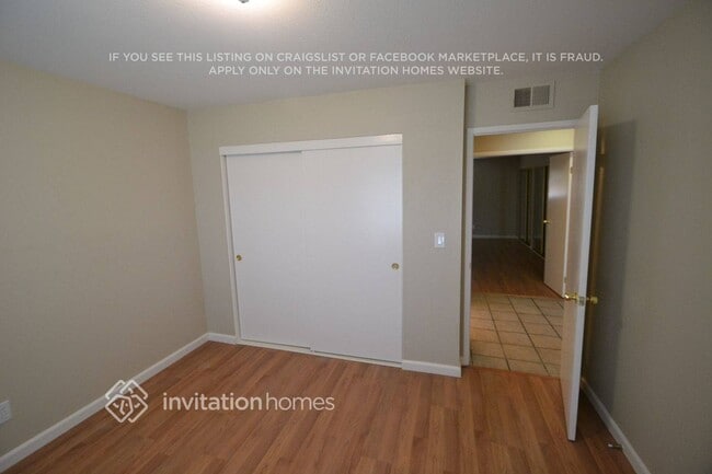 Building Photo - 7401 Blackthorne Way